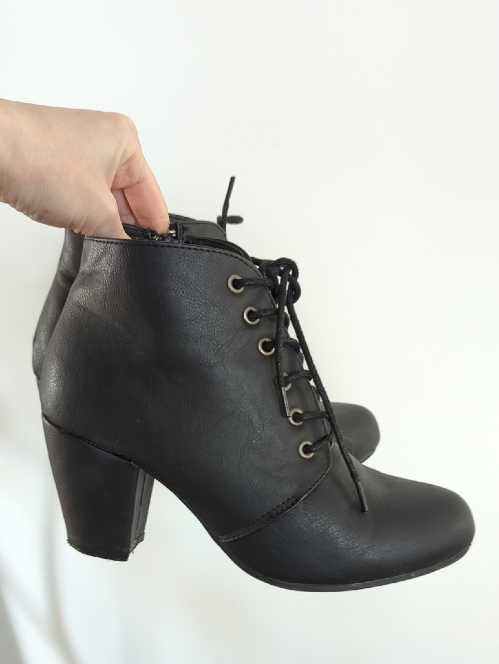 Ardenes Black Heeled Booties